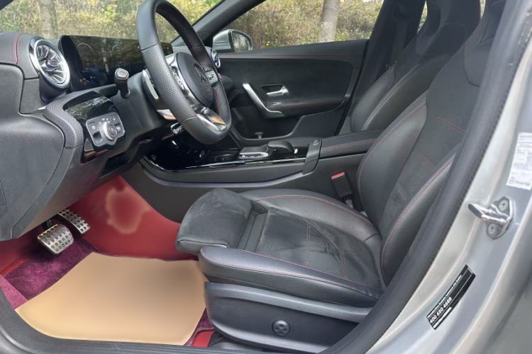 Used Mercedes-Benz CLA 2023 CLA 200 Shooting Brake Interior 2
