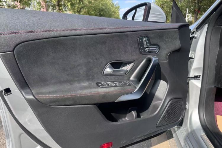 Used Mercedes-Benz CLA 2023 CLA 200 Shooting Brake Interior 5
