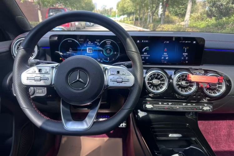 Used Mercedes-Benz CLA 2023 CLA 200 Shooting Brake Steering Wheel