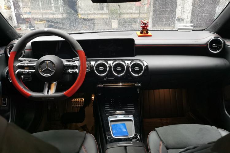 Used Mercedes-Benz CLA 2023 CLA 200 Shooting Brake Center Console