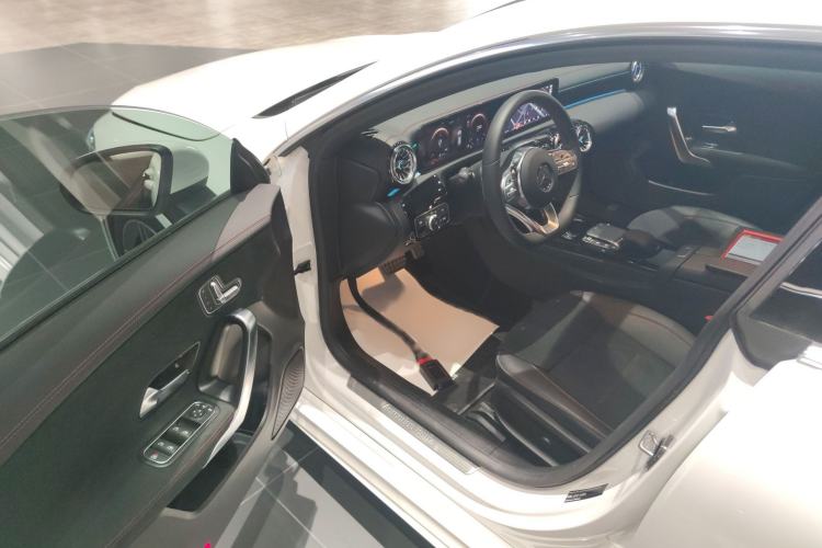 Used Mercedes-Benz CLA 2023 CLA 200 Shooting Brake Interior 3