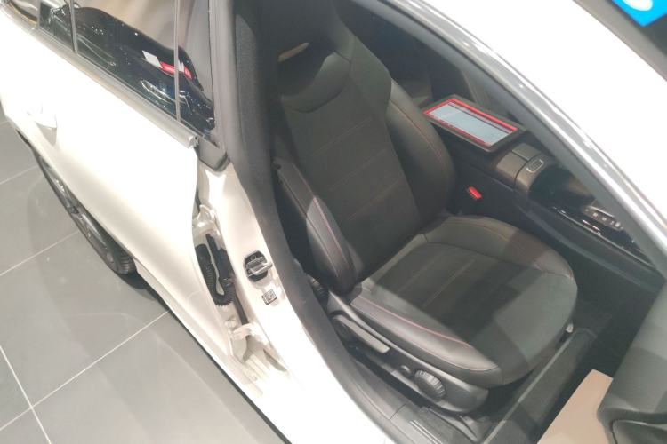 Used Mercedes-Benz CLA 2023 CLA 200 Shooting Brake Right Front Seat