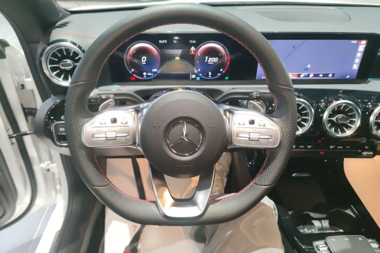 Used Mercedes-Benz CLA 2023 CLA 200 Shooting Brake Steering Wheel