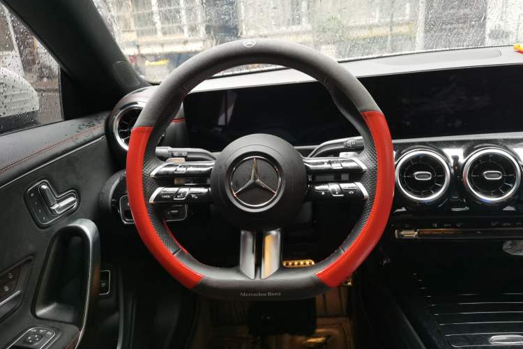 Used Mercedes-Benz CLA 2023 CLA 200 Shooting Brake Steering Wheel