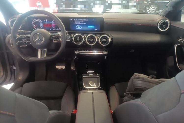 Used Mercedes-Benz CLA 2024 CLA 200 Shooting Brake Center Console