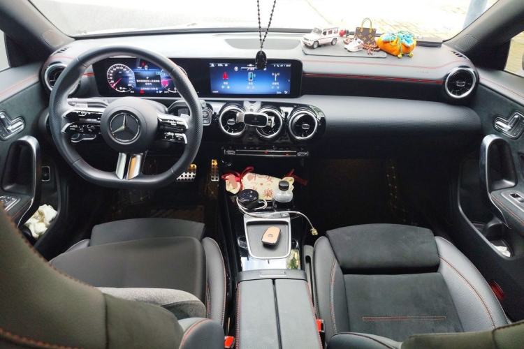 Used Mercedes-Benz CLA 2024-Year Facelifted CLA 200 Center Console