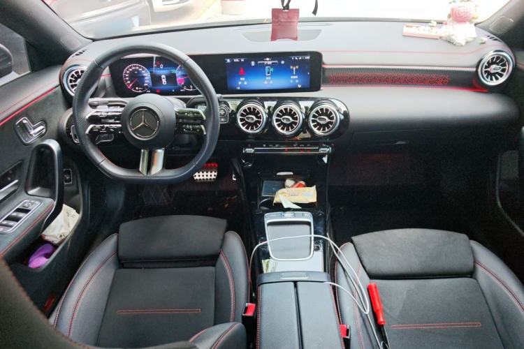 Used Mercedes-Benz CLA 2024-Year Facelifted CLA 200 Center Console