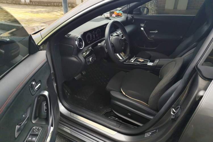 Used Mercedes-Benz CLA 2024-Year Facelifted CLA 200 Driver Seat