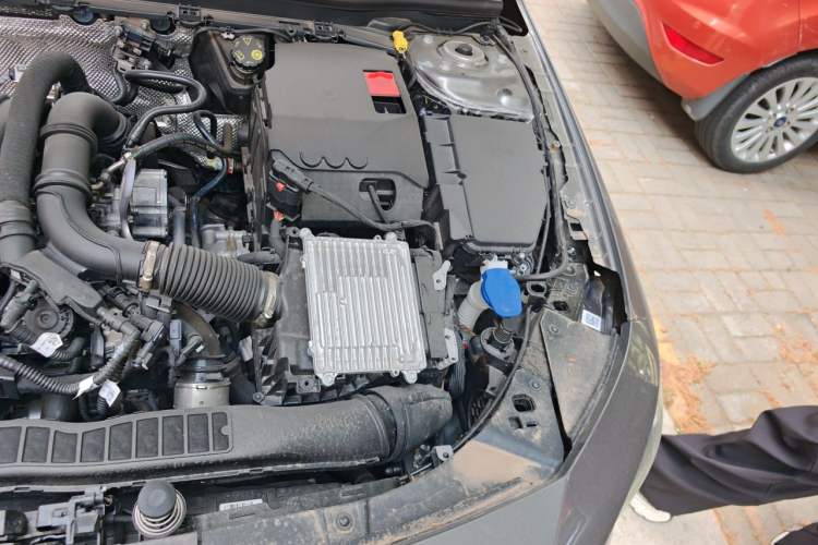 Used Mercedes-Benz CLA 2024-Year Facelifted CLA 200 Engine Bay Left