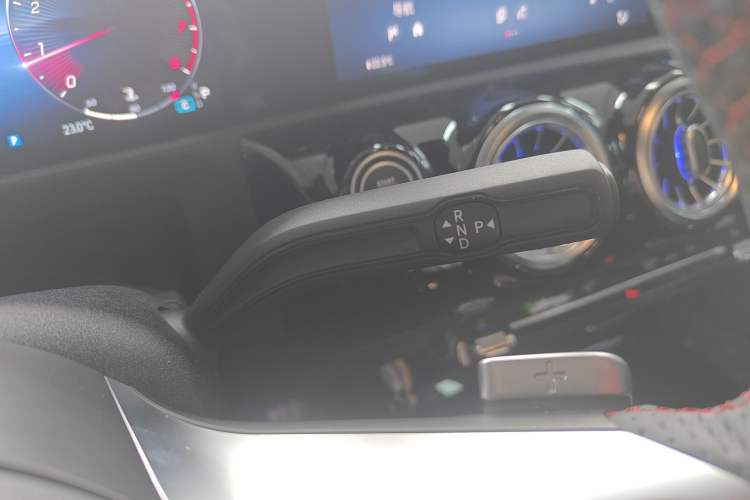 Used Mercedes-Benz CLA 2024 Facelifted CLA 200 Shooting Brake Gear Lever