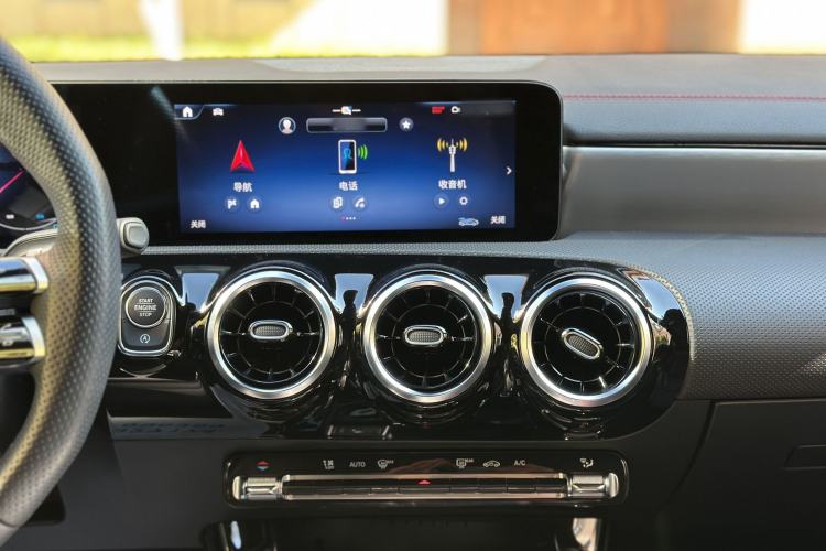 Used Mercedes-Benz CLA 2024 CLA 220 Interior 1