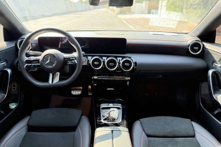 Used Mercedes-Benz CLA 2024-Year Facelifted CLA 200 Interior 2