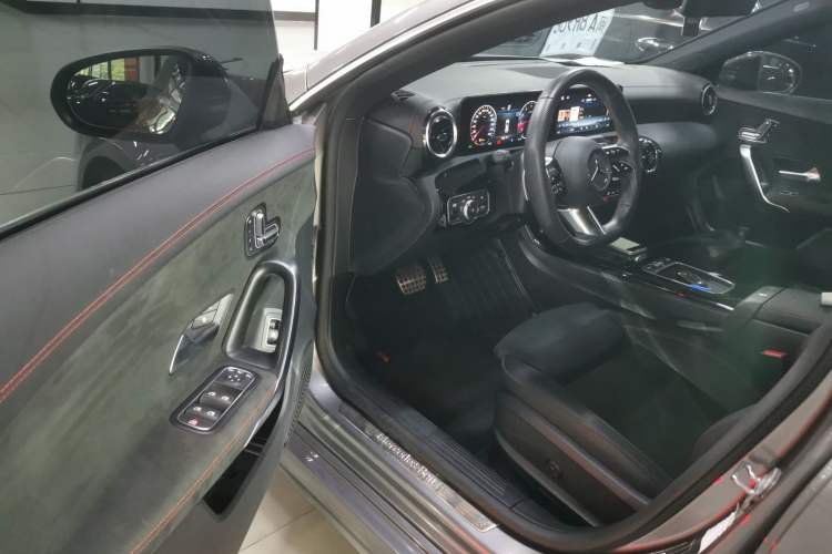 Used Mercedes-Benz CLA 2024 CLA 200 Shooting Brake Interior 3