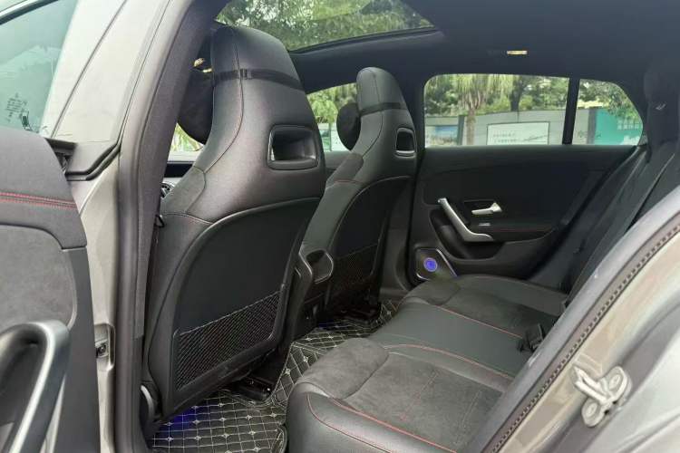 Used Mercedes-Benz CLA 2024 Facelifted CLA 200 Shooting Brake Interior 4