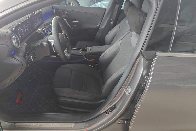 Used Mercedes-Benz CLA 2024 Facelifted CLA 200 Shooting Brake Left Front Seat