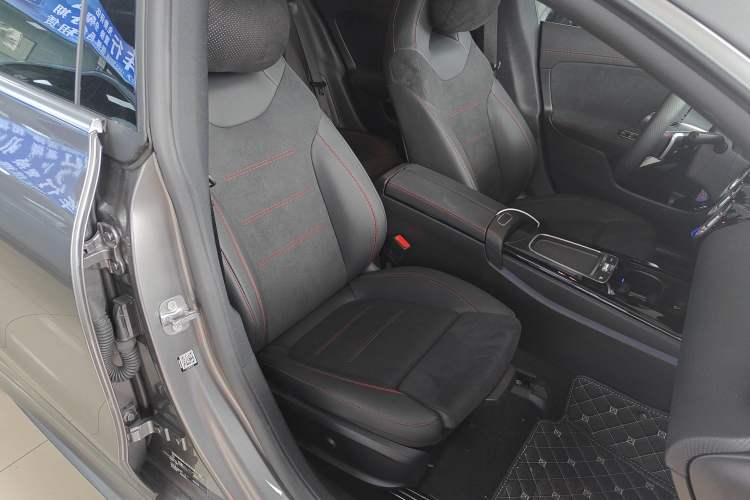 Used Mercedes-Benz CLA 2024 Facelifted CLA 200 Shooting Brake Right Front Seat