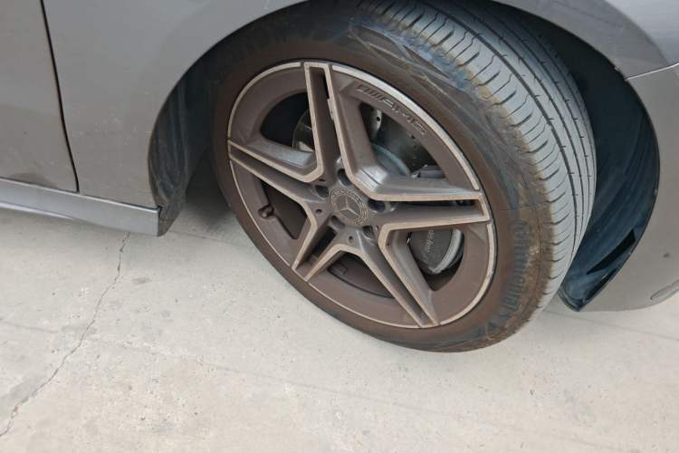 Used Mercedes-Benz CLA 2024-Year Facelifted CLA 200 Right Front Wheel Hub