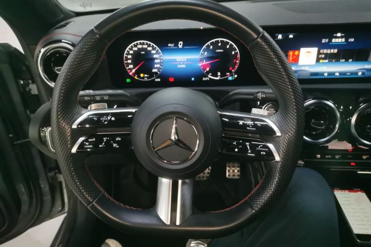 Used Mercedes-Benz CLA 2024 CLA 200 Shooting Brake Steering Wheel