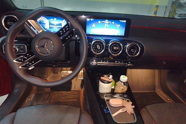 Used Mercedes-Benz CLA 2024-Year Facelifted CLA 200 Center Console