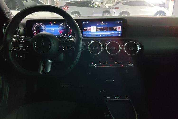 Used Mercedes-Benz CLA 2024 CLA 200 Shooting Brake Center Console
