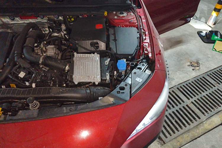 Used Mercedes-Benz CLA 2024-Year Facelifted CLA 200 Engine Bay Left