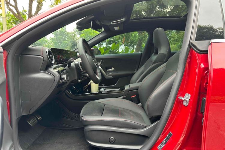 Used Mercedes-Benz CLA 2024 CLA 200 Shooting Brake Interior 1