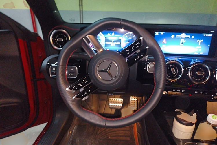 Used Mercedes-Benz CLA 2024-Year Facelifted CLA 200 Steering Wheel