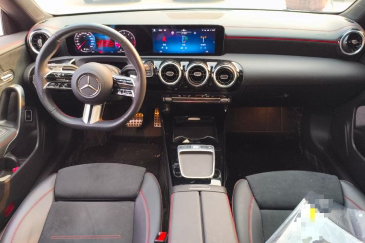 Used Mercedes-Benz CLA 2024 CLA 200 Shooting Brake Center Console