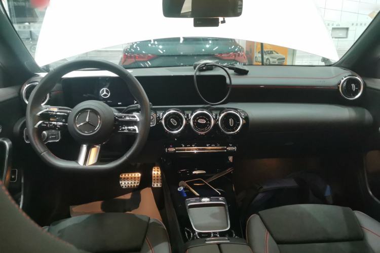 Used Mercedes-Benz CLA 2024 Facelifted CLA 200 Shooting Brake Center Console
