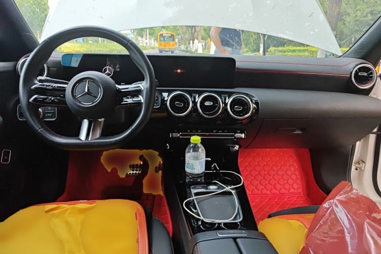 Used Mercedes-Benz CLA 2024-Year Facelifted CLA 200 Center Console