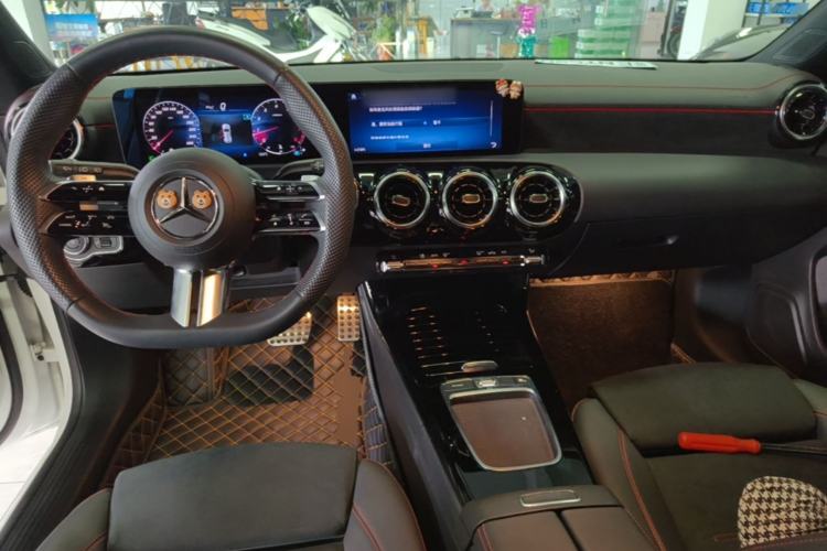 Used Mercedes-Benz CLA 2024 CLA 200 Shooting Brake Center Console