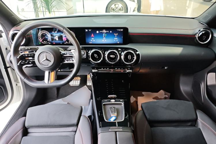 Used Mercedes-Benz CLA 2024 Facelifted CLA 200 Shooting Brake Center Console