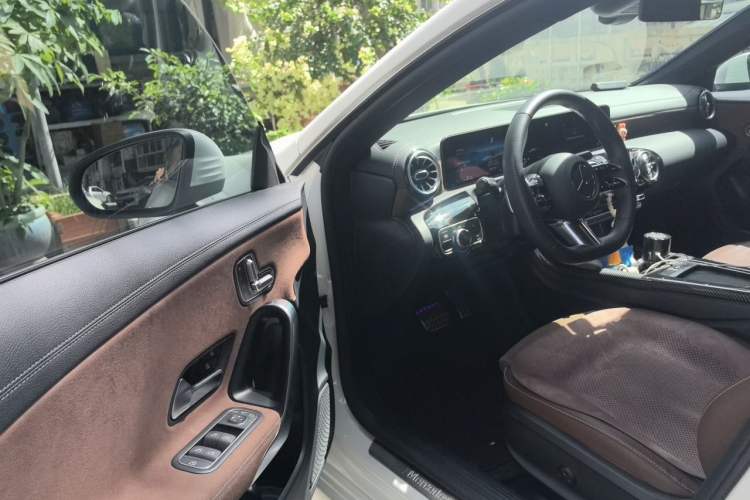 Used Mercedes-Benz CLA 2024-Year Facelifted CLA 200 Driver Seat