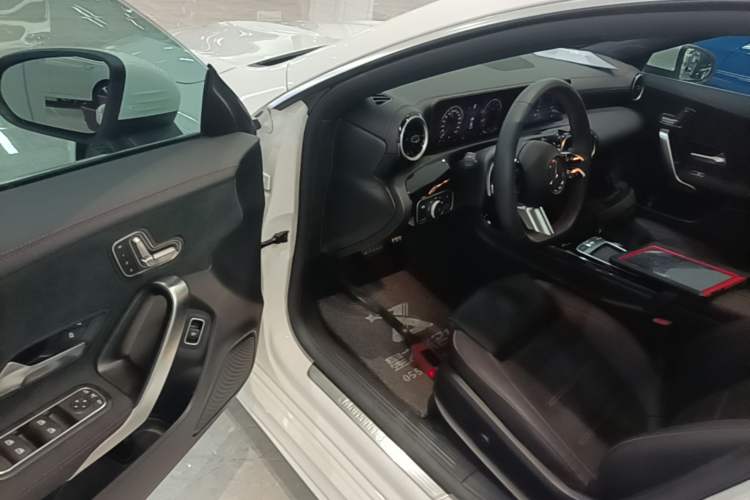 Used Mercedes-Benz CLA 2024-Year Facelifted CLA 200 Driver Seat