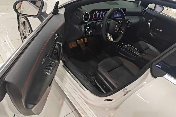 Used Mercedes-Benz CLA 2024-Year Facelifted CLA 200 Driver Seat