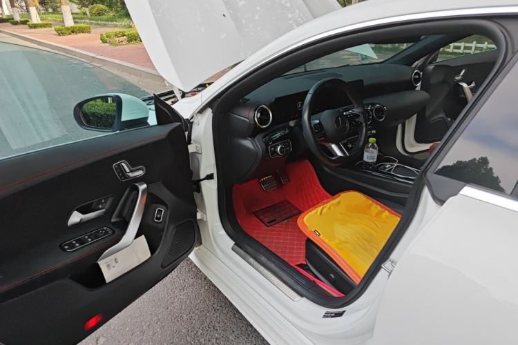 Used Mercedes-Benz CLA 2024-Year Facelifted CLA 200 Driver Seat