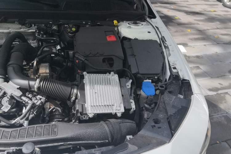 Used Mercedes-Benz CLA 2024-Year Facelifted CLA 200 Engine Bay Left