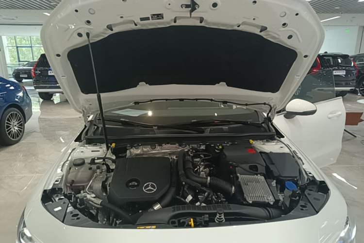 Used Mercedes-Benz CLA 2024-Year Facelifted CLA 200 Engine Bay
