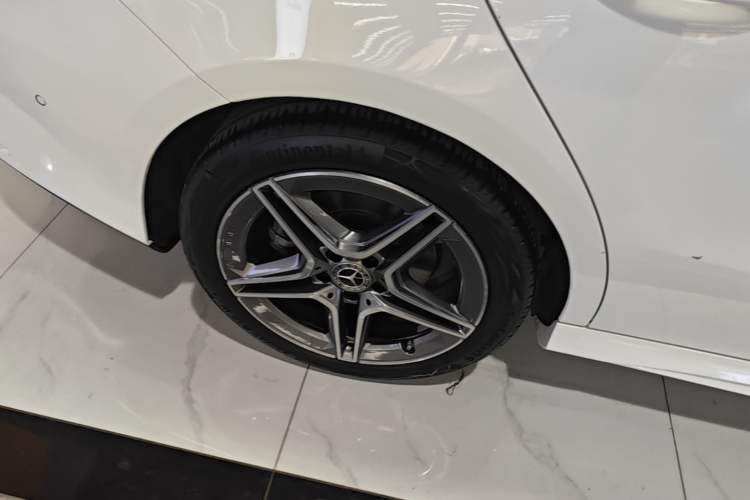Used Mercedes-Benz CLA 2024-Year Facelifted CLA 200 Exterior 5
