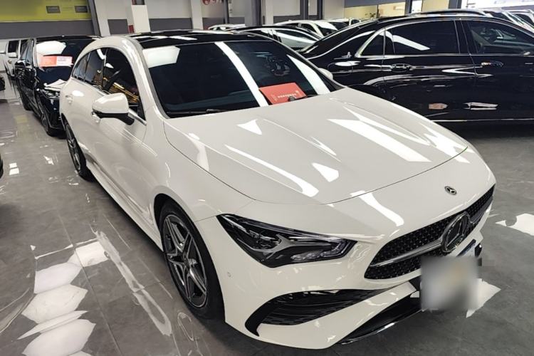 Used Mercedes-Benz CLA 2024 Facelifted CLA 200 Shooting Brake Front Right 45 Deg