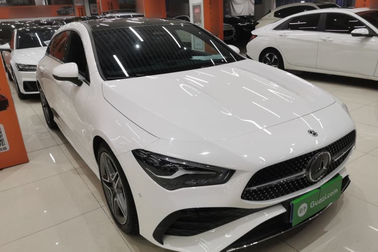 Used Mercedes-Benz CLA 2024 Facelifted CLA 200 Shooting Brake Front Right 45 Deg