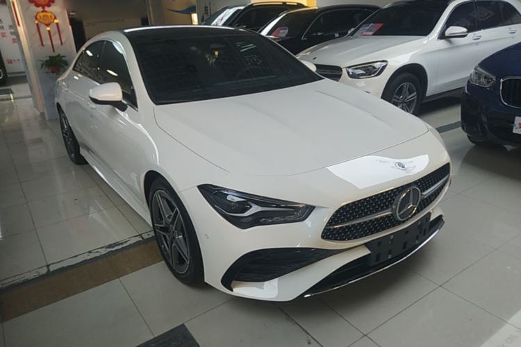 Used Mercedes-Benz CLA 2024 CLA 200 Front Right 45 Deg