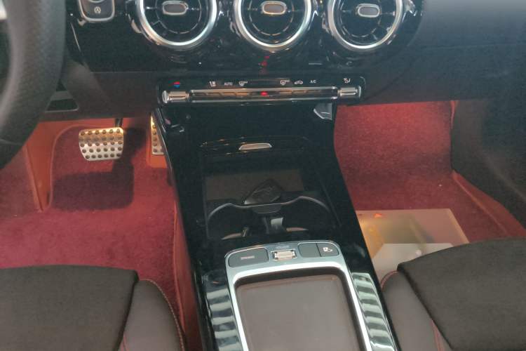 Used Mercedes-Benz CLA 2024-Year Facelifted CLA 200 Gear Lever