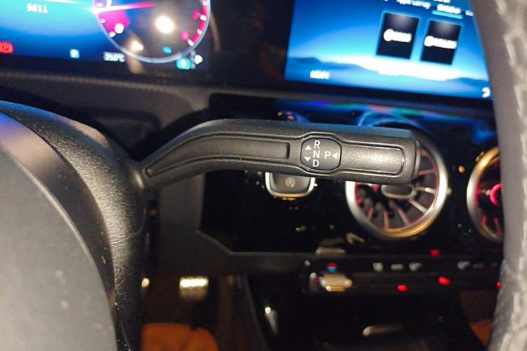 Used Mercedes-Benz CLA 2024 Facelifted CLA 260 4MATIC Shooting Brake Gear Lever