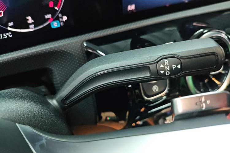 Used Mercedes-Benz CLA 2024-Year Facelifted CLA 200 Gear Lever