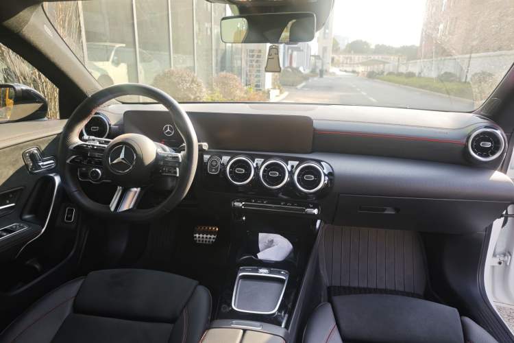 Used Mercedes-Benz CLA 2024 CLA 200 Shooting Brake Interior 1