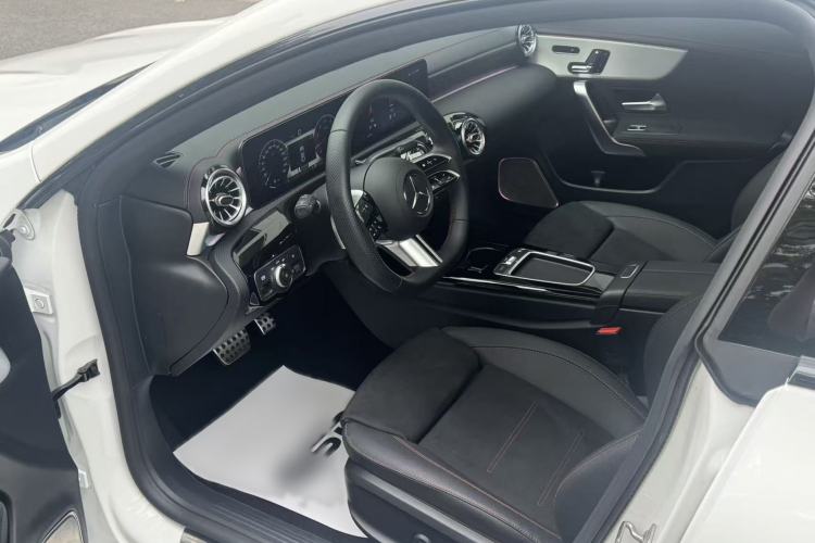 Used Mercedes-Benz CLA 2024 CLA 220 Interior 1