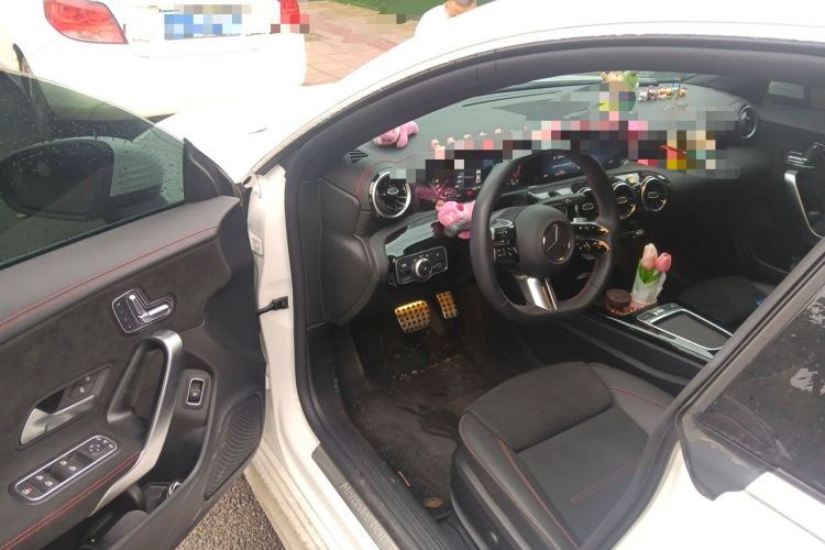 Used Mercedes-Benz CLA 2024-Year Facelifted CLA 200 Interior 3