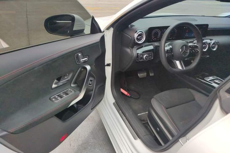 Used Mercedes-Benz CLA 2024 CLA 200 Shooting Brake Interior 3
