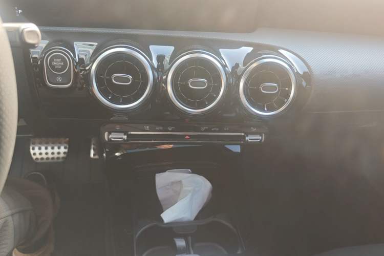 Used Mercedes-Benz CLA 2024 CLA 200 Shooting Brake Interior 4
